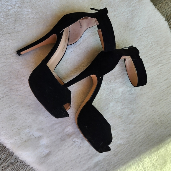 Dream Pairs Shoes - ​Dream Pairs Black Suede Platform Heels - Size 7.5